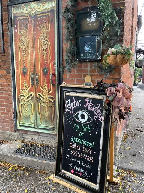 MetafizzAura: Psychic Reading Parlour